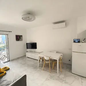 https://casa-andrea-305.adeje-hotels.com